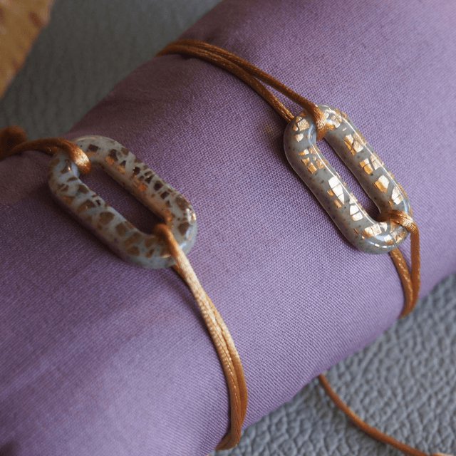 Bracelet artisanal cordon coulissant doré fait main effet pierre craquelé