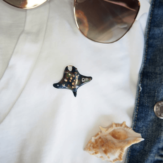 Broche raie léopard 