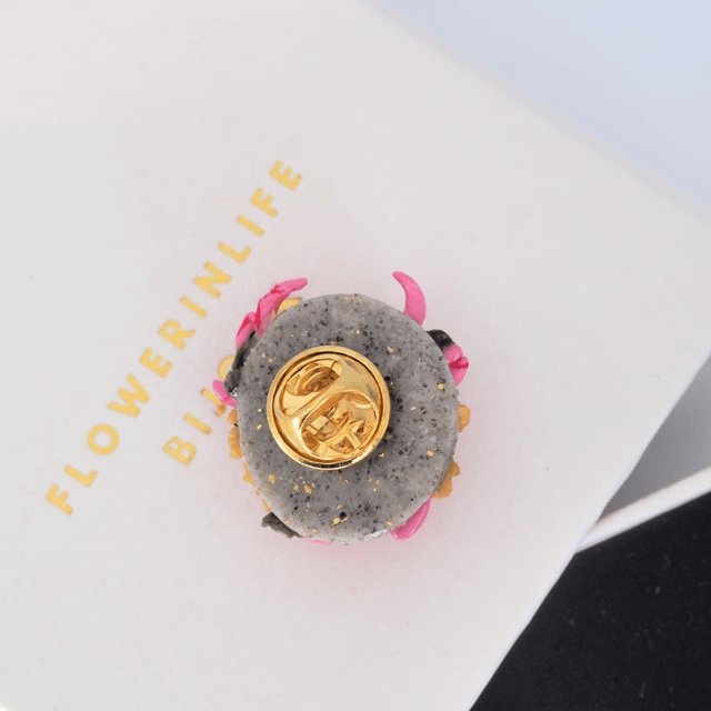 Broche crabe rose artisanale 