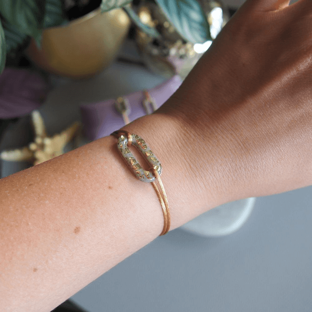 Bracelet artisanal cordon coulissant doré fait main effet pierre craquelé