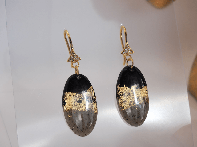 Boucles d'oreilles noires pendantes chic