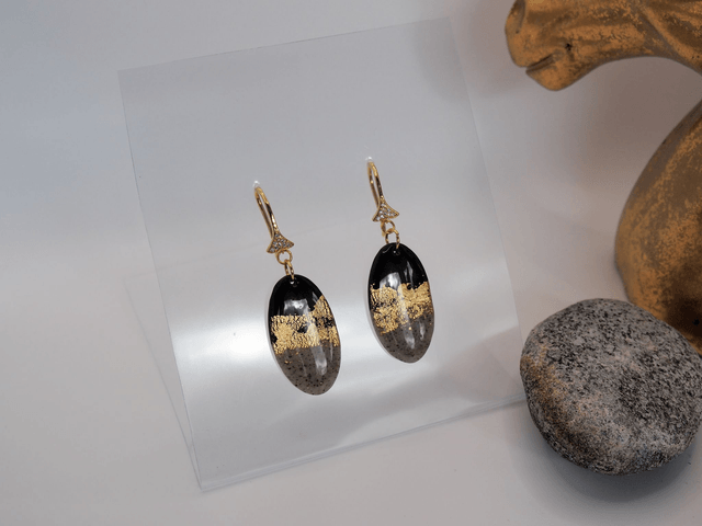 Boucles d'oreilles noires pendantes chic