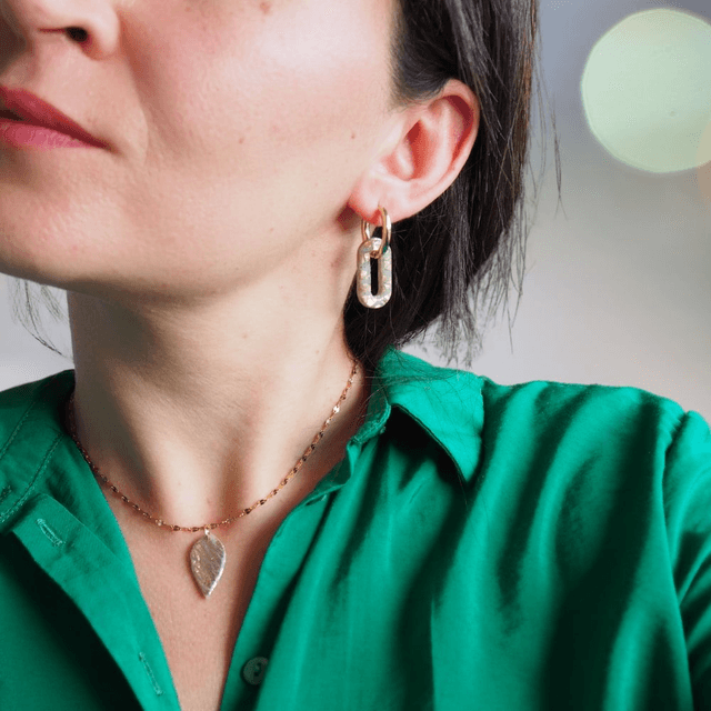 Collier artisanal en acier inoxydable avec pendentif goutte effet craquelé doré