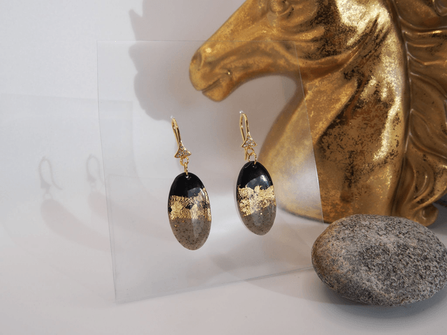 Boucles d'oreilles noires pendantes chic