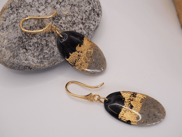 Boucles d'oreilles noires pendantes chic